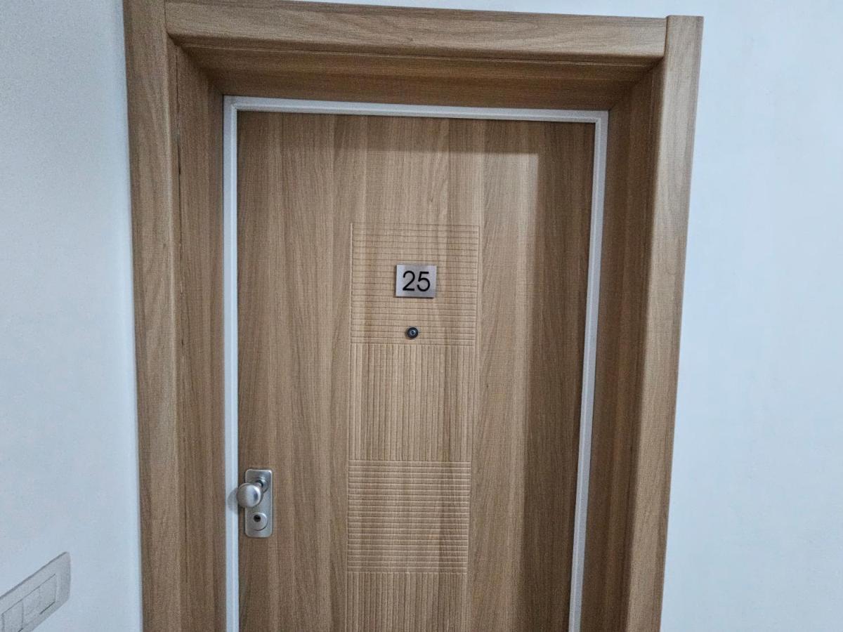 Daily Apartment In Center Tirana Exterior photo