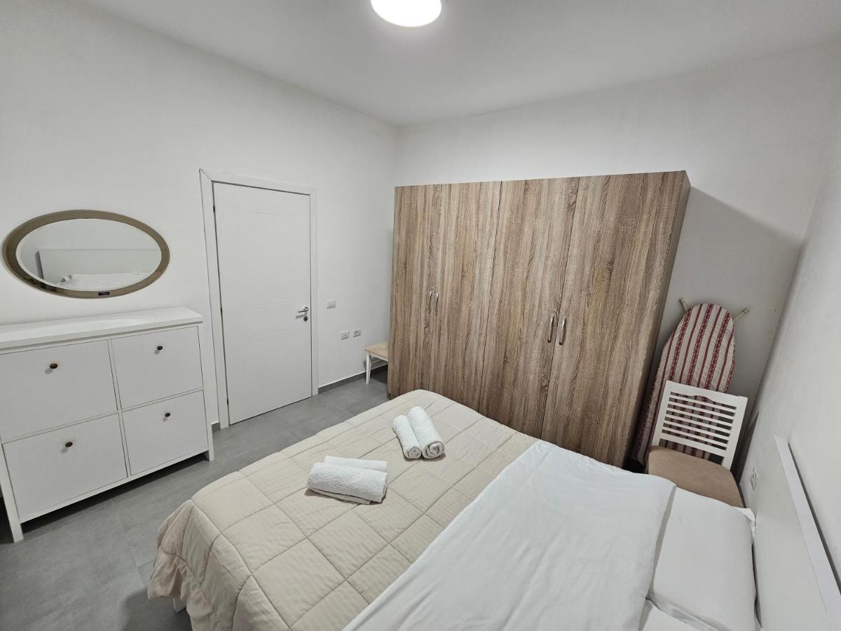 Daily Apartment In Center Tirana Exterior photo